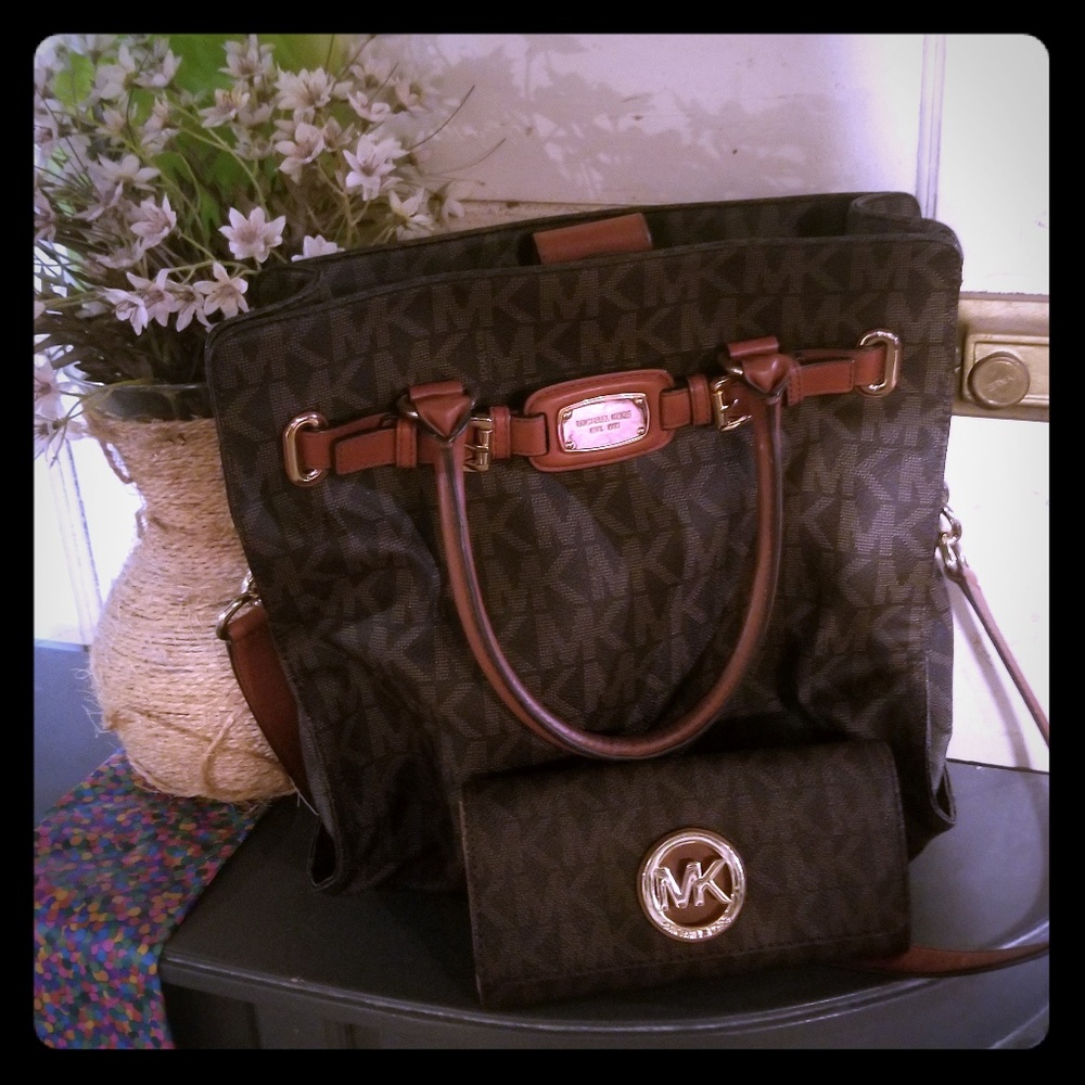 MICHAEL KORS purse and matching wallet